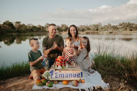 franciele duailibi fotografia; fotografia de família ; fotos de família ; ensaio de bebe ; ensaio smash the cake; ensaio smash the cake em campo grande; ensaio de bebe; fotografa em campo grande; ensaio 1 ano externo; campo grande; fotografo de criança'