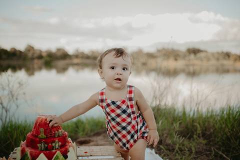 franciele duailibi fotografia; fotografia de família ; fotos de família ; ensaio de bebe ; ensaio smash the cake; ensaio smash the cake em campo grande; ensaio de bebe; fotografa em campo grande; ensaio 1 ano externo; campo grande; fotografo de criança'