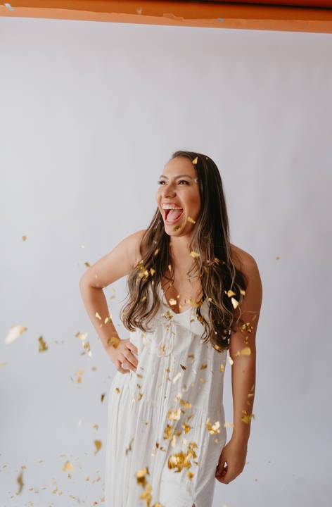 ensaio feminino em campo grande, ensaio aniversario, 30 anos, ensaio criativo; fotos mulher; franciele duailibi; fotografo em campo grande; ensaio estudio aniversario; fotos aniversario adulto'