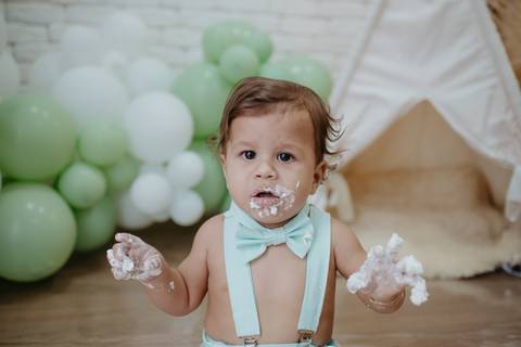 franciele duailibi fotografia; fotografia de família ; fotos de família ; ensaio de bebe ; ensaio smash the cake; ensaio smash the cake em campo grande; ensaio de bebe; fotografa em campo grande; ensaio 1 ano estudio; campo grande; fotografo de criança'