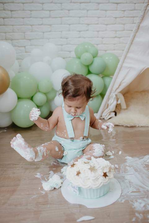 franciele duailibi fotografia; fotografia de família ; fotos de família ; ensaio de bebe ; ensaio smash the cake; ensaio smash the cake em campo grande; ensaio de bebe; fotografa em campo grande; ensaio 1 ano estudio; campo grande; fotografo de criança'