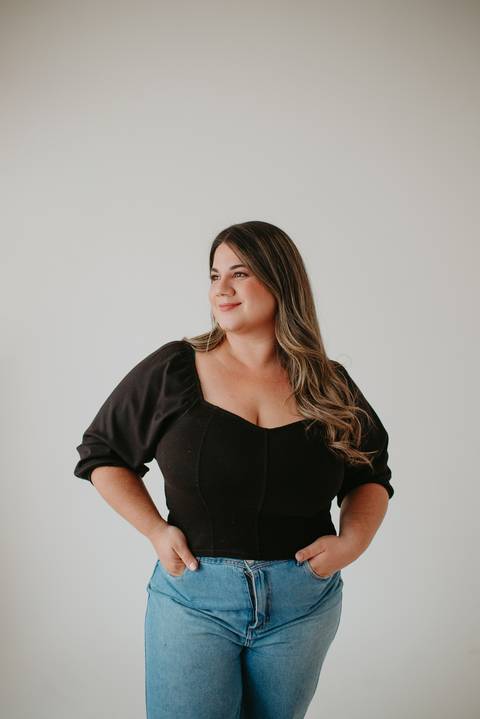 ensaio feminino em campo grande, ensaio aniversario, 30 anos, ensaio criativo; fotos mulher; franciele duailibi; fotografo em campo grande; ensaio estudio aniversario; fotos aniversario adulto'