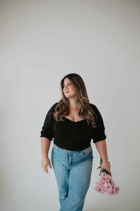 ensaio feminino em campo grande, ensaio aniversario, 30 anos, ensaio criativo; fotos mulher; franciele duailibi; fotografo em campo grande; ensaio estudio aniversario; fotos aniversario adulto'