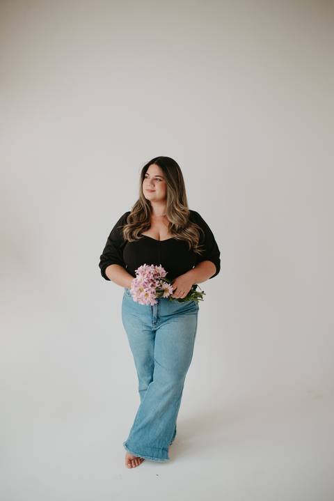 ensaio feminino em campo grande, ensaio aniversario, 30 anos, ensaio criativo; fotos mulher; franciele duailibi; fotografo em campo grande; ensaio estudio aniversario; fotos aniversario adulto'