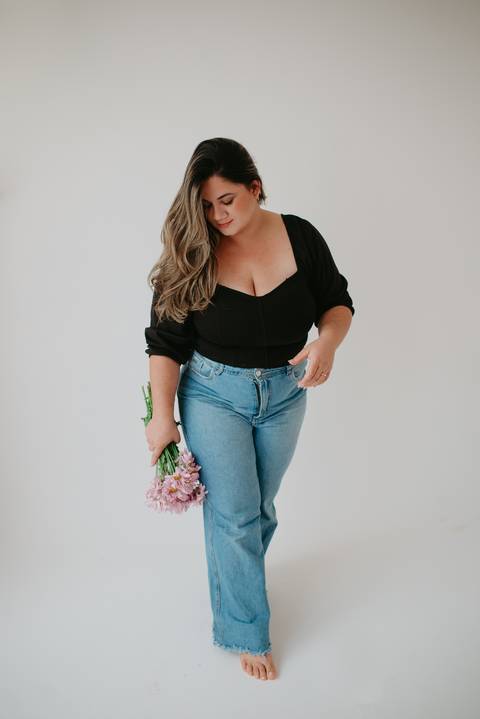 ensaio feminino em campo grande, ensaio aniversario, 30 anos, ensaio criativo; fotos mulher; franciele duailibi; fotografo em campo grande; ensaio estudio aniversario; fotos aniversario adulto'