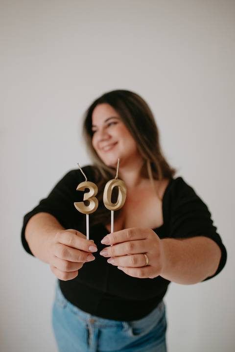 ensaio feminino em campo grande, ensaio aniversario, 30 anos, ensaio criativo; fotos mulher; franciele duailibi; fotografo em campo grande; ensaio estudio aniversario; fotos aniversario adulto'