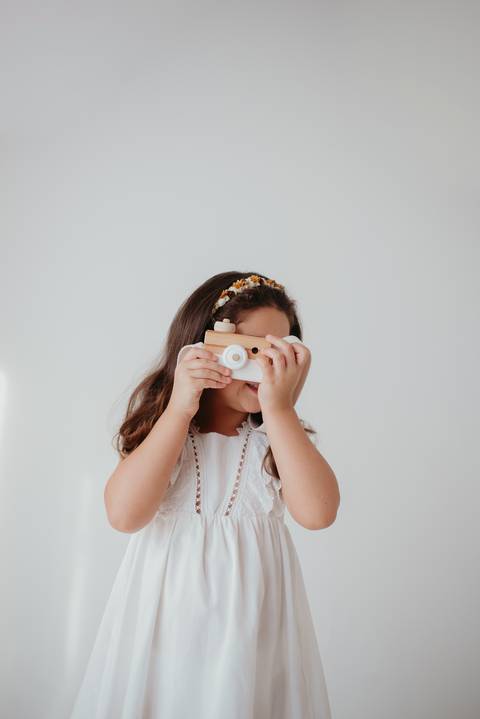 ensaio criança; ensaio 5 anos; ensaio menina; balao; ensaio no estudio; fotos com balão dourado; fotos com confete; ensaio com confete; ensaio divertido; ensaio para criança'