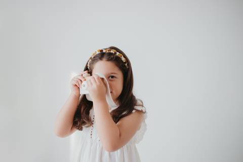 ensaio criança; ensaio 5 anos; ensaio menina; balao; ensaio no estudio; fotos com balão dourado; fotos com confete; ensaio com confete; ensaio divertido; ensaio para criança'