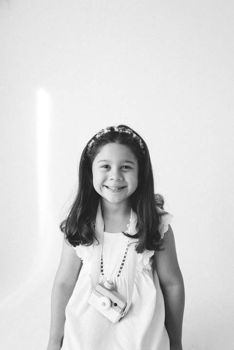 ensaio criança; ensaio 5 anos; ensaio menina; balao; ensaio no estudio; fotos com balão dourado; fotos com confete; ensaio com confete; ensaio divertido; ensaio para criança'