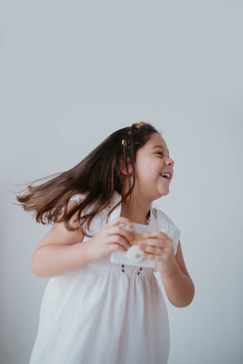 ensaio criança; ensaio 5 anos; ensaio menina; balao; ensaio no estudio; fotos com balão dourado; fotos com confete; ensaio com confete; ensaio divertido; ensaio para criança'