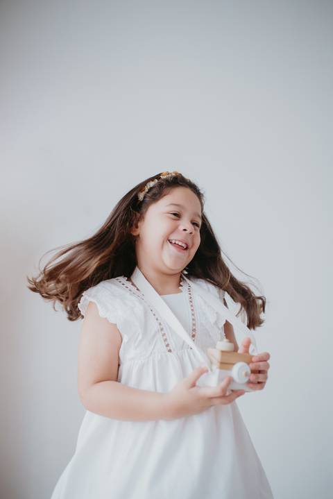 ensaio criança; ensaio 5 anos; ensaio menina; balao; ensaio no estudio; fotos com balão dourado; fotos com confete; ensaio com confete; ensaio divertido; ensaio para criança'