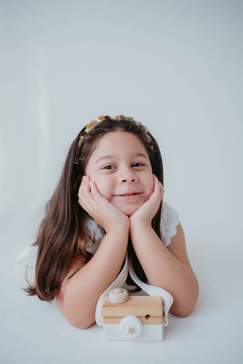 ensaio criança; ensaio 5 anos; ensaio menina; balao; ensaio no estudio; fotos com balão dourado; fotos com confete; ensaio com confete; ensaio divertido; ensaio para criança'