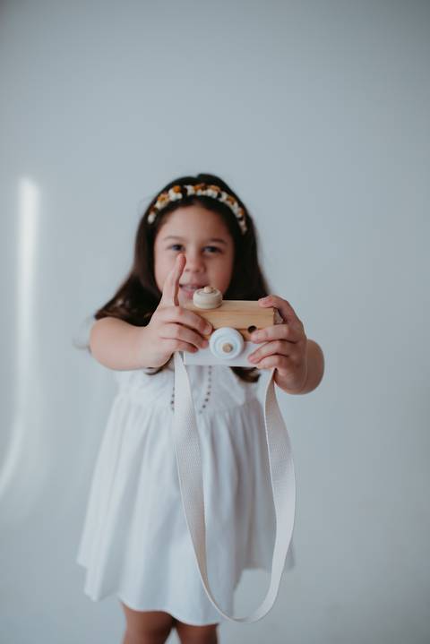 ensaio criança; ensaio 5 anos; ensaio menina; balao; ensaio no estudio; fotos com balão dourado; fotos com confete; ensaio com confete; ensaio divertido; ensaio para criança'