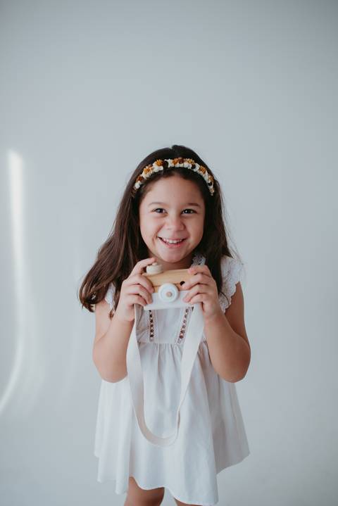 ensaio criança; ensaio 5 anos; ensaio menina; balao; ensaio no estudio; fotos com balão dourado; fotos com confete; ensaio com confete; ensaio divertido; ensaio para criança'