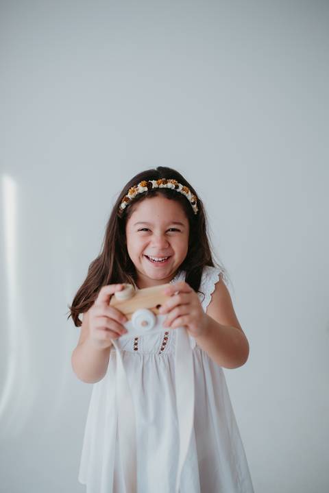 ensaio criança; ensaio 5 anos; ensaio menina; balao; ensaio no estudio; fotos com balão dourado; fotos com confete; ensaio com confete; ensaio divertido; ensaio para criança'