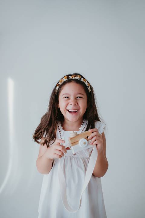 ensaio criança; ensaio 5 anos; ensaio menina; balao; ensaio no estudio; fotos com balão dourado; fotos com confete; ensaio com confete; ensaio divertido; ensaio para criança'