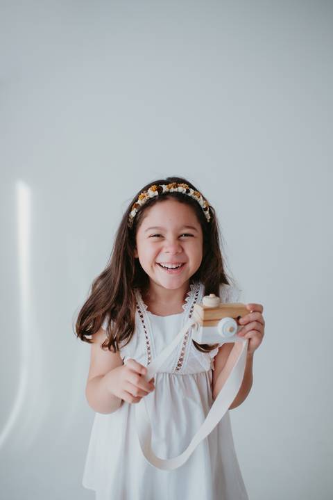 ensaio criança; ensaio 5 anos; ensaio menina; balao; ensaio no estudio; fotos com balão dourado; fotos com confete; ensaio com confete; ensaio divertido; ensaio para criança'