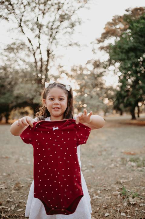 #ensaiorevelação ; Franciele Duailibi Fotograifa; fotografo em campo grande; ensaio revelação com fumaça; fumaça colorida; revelação com fumaça; cha revelação externo; revelação com irmã; ensaio familia. fotos campo grande; bosque da paz; fotografo '