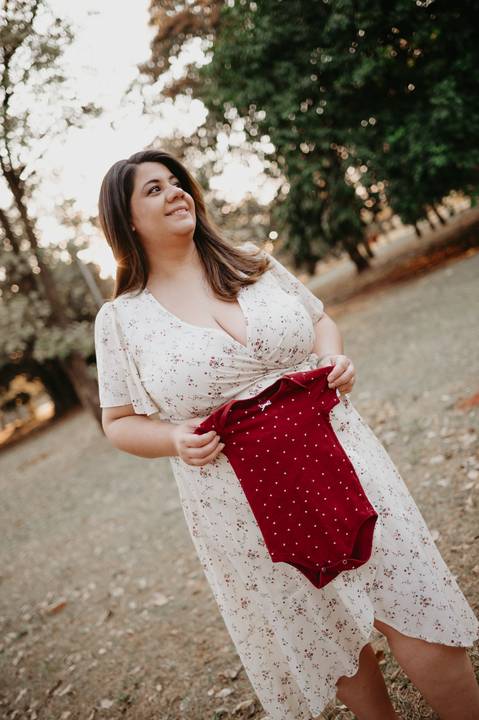 #ensaiorevelação ; Franciele Duailibi Fotograifa; fotografo em campo grande; ensaio revelação com fumaça; fumaça colorida; revelação com fumaça; cha revelação externo; revelação com irmã; ensaio familia. fotos campo grande; bosque da paz; fotografo '