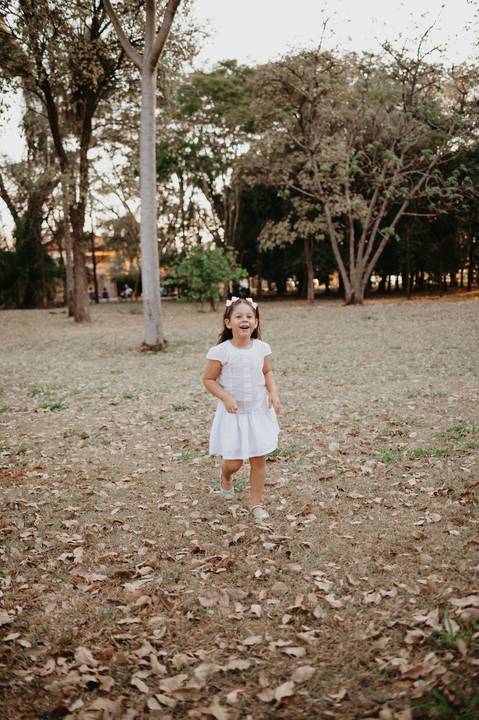 #ensaiorevelação ; Franciele Duailibi Fotograifa; fotografo em campo grande; ensaio revelação com fumaça; fumaça colorida; revelação com fumaça; cha revelação externo; revelação com irmã; ensaio familia. fotos campo grande; bosque da paz; fotografo '