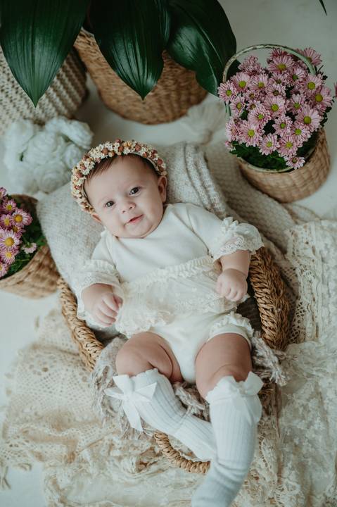 ensaio bebe menina 3 meses no estudio, estilo boho, ensaio pinterest; fotos em familia no estudio; estudio em campo grande; bebe menina; ensaio de criança; franciele duailibi fotografia'