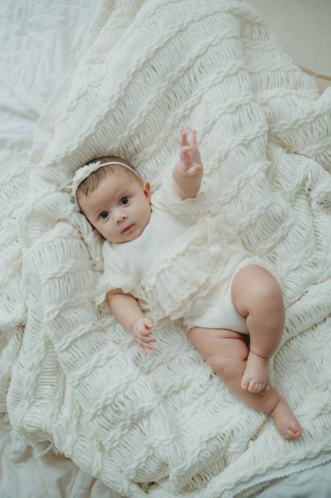 ensaio bebe menina 3 meses no estudio, estilo boho, ensaio pinterest; fotos em familia no estudio; estudio em campo grande; bebe menina; ensaio de criança; franciele duailibi fotografia'