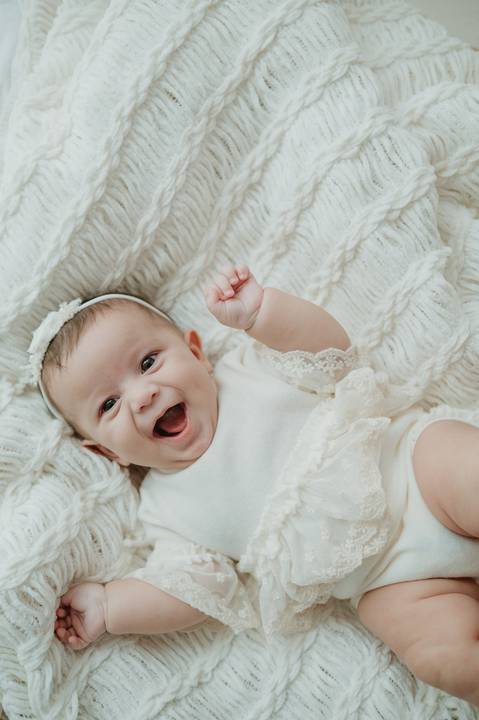 ensaio bebe menina 3 meses no estudio, estilo boho, ensaio pinterest; fotos em familia no estudio; estudio em campo grande; bebe menina; ensaio de criança; franciele duailibi fotografia'