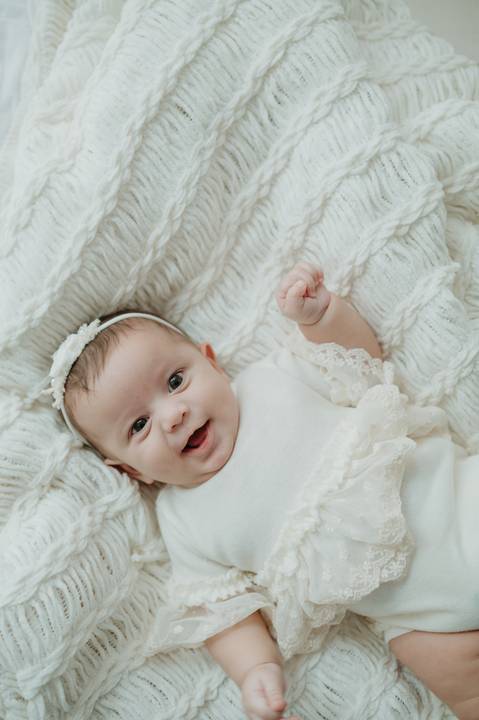 ensaio bebe menina 3 meses no estudio, estilo boho, ensaio pinterest; fotos em familia no estudio; estudio em campo grande; bebe menina; ensaio de criança; franciele duailibi fotografia'