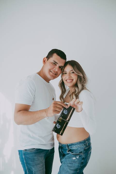 #ensaiorevelação ; franciele duailibi ; fotografo em campo grande; fotos revelação sexo do bebe; ensaio de gravida em campo grande; ; maternidade campo grande; fotografo de gravida; surpresa de gravida, revelação com tinta, surpresa com tinta'