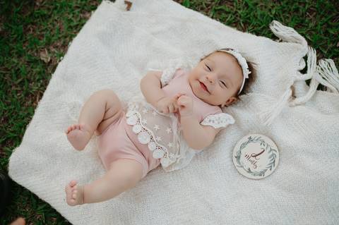 ensaio bebe menina 2 meses no estudio, estilo boho, ensaio pinterest; fotos em familia no estudio; estudio em campo grande; bebe menina; ensaio de criança; franciele duailibi fotografia; ensaio'