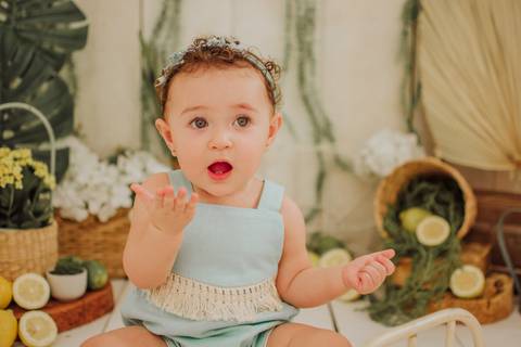 mini sessão; ensaio infantil; sessao limao; ensaio limaozinho; sessao limao ;sessao com frutinhas; fotos com limao; fotografa campo grande; fotos de bebes; maternidade; campo grande; mini ensaio; acompanhamento de bebe, introducao alimentar'