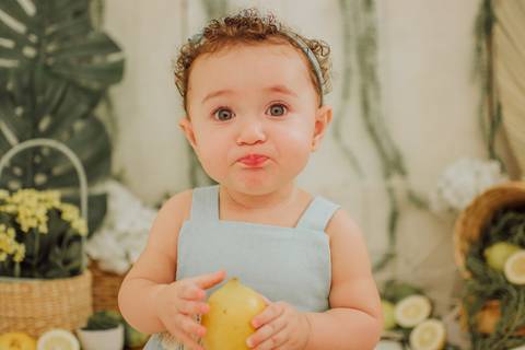 mini sessão; ensaio infantil; sessao limao; ensaio limaozinho; sessao limao ;sessao com frutinhas; fotos com limao; fotografa campo grande; fotos de bebes; maternidade; campo grande; mini ensaio; acompanhamento de bebe, introducao alimentar'