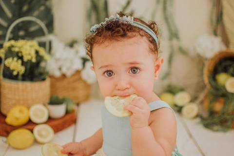 mini sessão; ensaio infantil; sessao limao; ensaio limaozinho; sessao limao ;sessao com frutinhas; fotos com limao; fotografa campo grande; fotos de bebes; maternidade; campo grande; mini ensaio; acompanhamento de bebe, introducao alimentar'