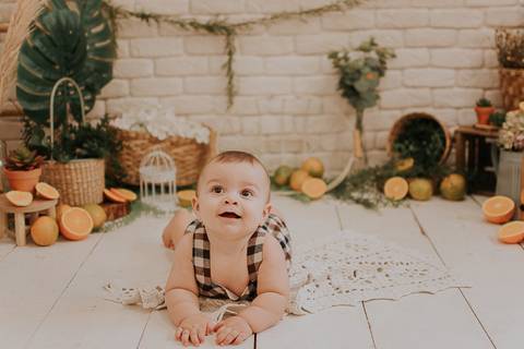 mini sessão; ensaio infantil; sessao com laranja; ensaio laranja; sessao bebe com laranja ;sessao com frutinhas; fotos com laranja; fotografa campo grande; fotos de bebes; maternidade; campo grande; mini ensaio; acompanhamento de bebe, introducao alimenta'