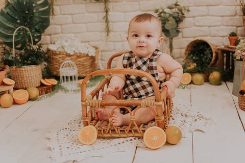 mini sessão; ensaio infantil; sessao com laranja; ensaio laranja; sessao bebe com laranja ;sessao com frutinhas; fotos com laranja; fotografa campo grande; fotos de bebes; maternidade; campo grande; mini ensaio; acompanhamento de bebe, introducao alimenta'