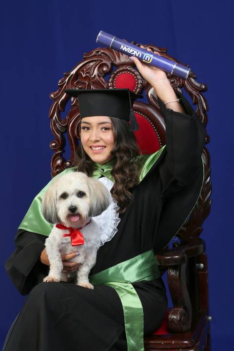 Ensaio fotográfico Paula Araújo #animaisdeestimação #eventoms #formatura'