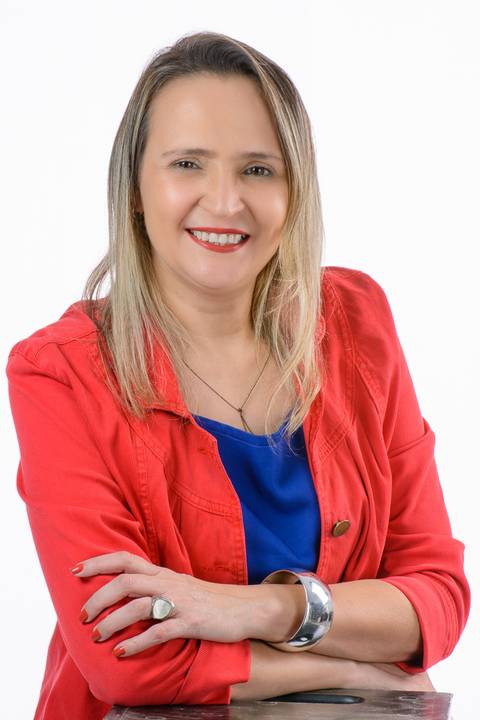 Alessandra Julio Paes'