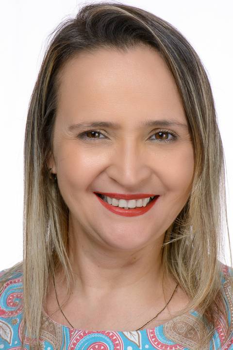 Alessandra Julio Paes'