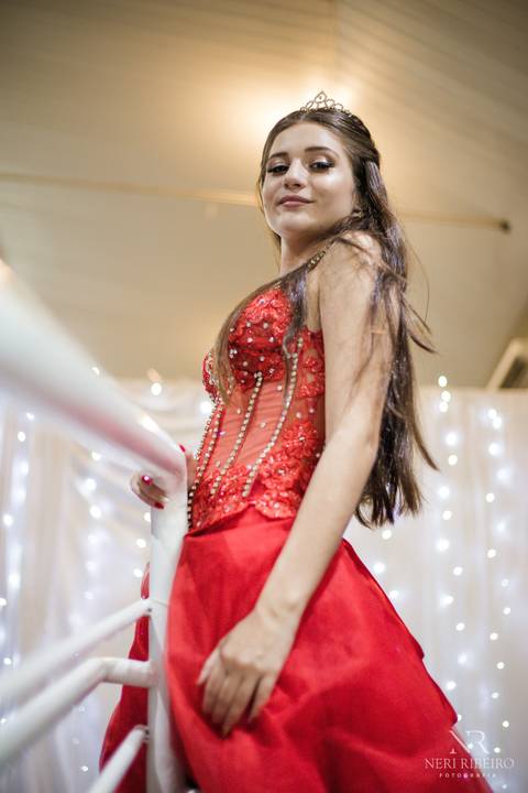 Manuela 15 anos - Frente da Mesa - Avante - Santo Antônio de Lisboa - Florianópolis - Floripa - Vestido vermelho 15 anos'