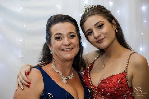 Manuela 15 anos - Frente da Mesa - Avante - Santo Antônio de Lisboa - Florianópolis - Floripa - Vestido vermelho 15 anos '