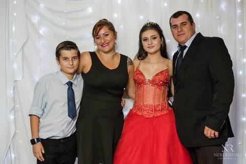 Manuela 15 anos - Frente da Mesa - Avante - Santo Antônio de Lisboa - Florianópolis - Floripa - Vestido vermelho 15 anos '