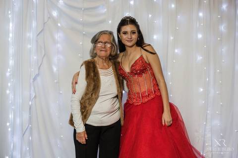 Manuela 15 anos - Frente da Mesa - Avante - Santo Antônio de Lisboa - Florianópolis - Floripa - Vestido vermelho 15 anos - Fotos protocolares 15 anos'