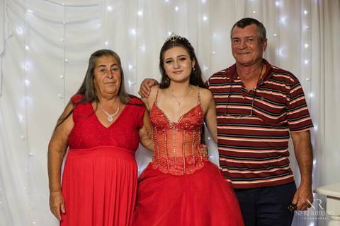 Manuela 15 anos - Frente da Mesa - Avante - Santo Antônio de Lisboa - Florianópolis - Floripa - Vestido vermelho 15 anos '
