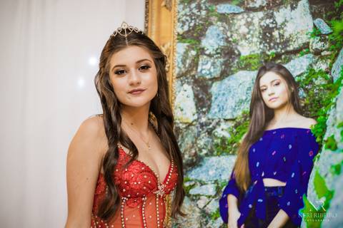 Manuela 15 anos - Frente da Mesa - Avante - Santo Antônio de Lisboa - Florianópolis - Floripa - Vestido vermelho 15 anos'