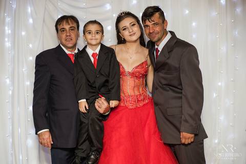 Manuela 15 anos - Frente da Mesa - Avante - Santo Antônio de Lisboa - Florianópolis - Floripa - Vestido vermelho 15 anos - Fotos protocolares 15 anos'