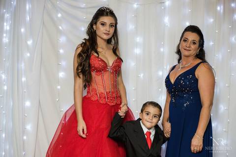 Manuela 15 anos - Frente da Mesa - Avante - Santo Antônio de Lisboa - Florianópolis - Floripa - Vestido vermelho 15 anos '