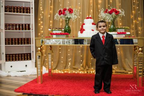 Manuela 15 anos - Frente da Mesa - Avante - Santo Antônio de Lisboa - Florianópolis - Floripa - Vestido vermelho 15 anos  - Decoração vermelho e dourado'