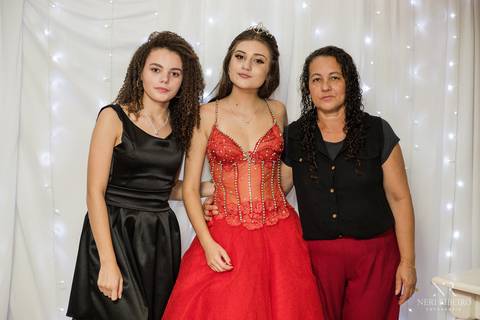 Manuela 15 anos - Frente da Mesa - Avante - Santo Antônio de Lisboa - Florianópolis - Floripa - Vestido vermelho 15 anos - Fotos protocolares 15 anos'