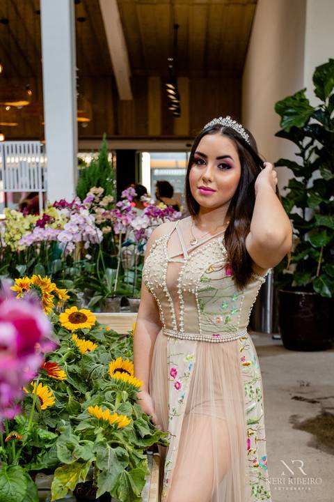 15 anos, making off 15 anos, make 15 anos, 15 anos floripa, 15 anos florianópolis, delícias do campo, fuzz salão de beleza, fuzz cabeleireiro, primavera garden, vestido 15 anos, makinf off 15 anos, flores 15 anos, floricutura, ensaio floricultura'