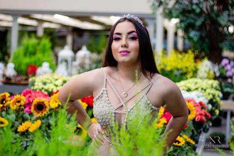 15 anos, making off 15 anos, make 15 anos, 15 anos floripa, 15 anos florianópolis, delícias do campo, fuzz salão de beleza, fuzz cabeleireiro, primavera garden, vestido 15 anos, makinf off 15 anos, flores 15 anos, floricutura, ensaio floricultura'